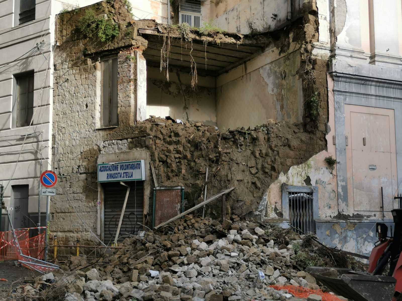 Crollo palazzina e Chiesa di Santa Maria del Rosario alle Pigne